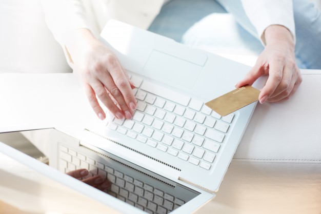 信用卡养卡pos机：银行为什么会邀请用户办理信用卡？刷卡手续费
